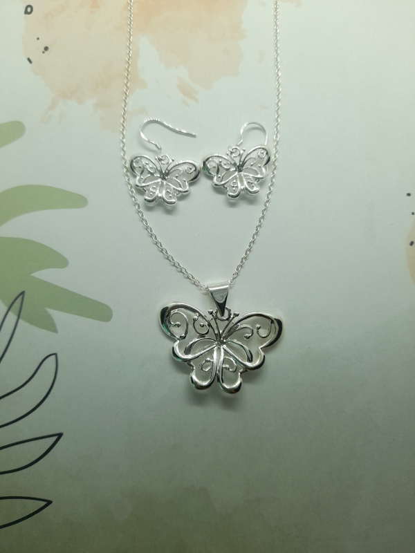 Set zilver vlinder ketting en vlinder oorbellen